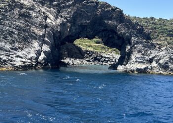 Giro in barca a Pantelleria: alla scoperta degli angoli più nascosti dell’isola