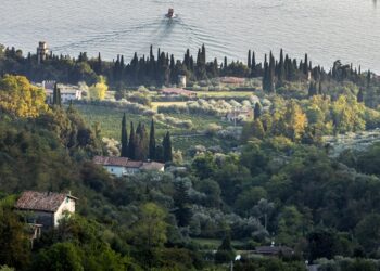 Quando le sponde del Lago di Garda si tingono di rosa
