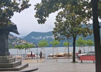 Lugano enclavada en un lago