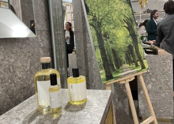 Laboratorio Olfattivo celebra l’arrivo dell’estate con l’evento “Profumo su tela”