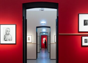 Man Ray. Forme di luce: la grande retrospettiva dell’artista tra ironia, eleganza, provocazione e libertà