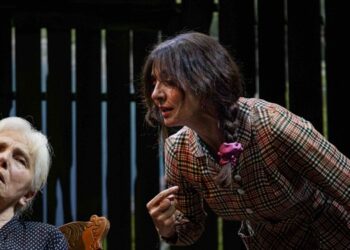 La reginetta di Leename: il dramma familiare con Ambra Angiolini e Ivana Monti al Teatro Parenti