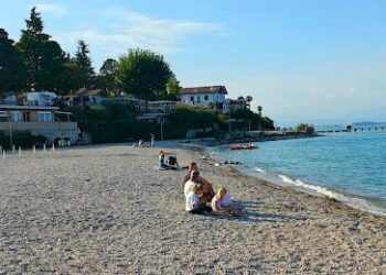 Garda Veneta fuori rotta: tra glamping d’autore, sapori autentici e spiritualità sospesa