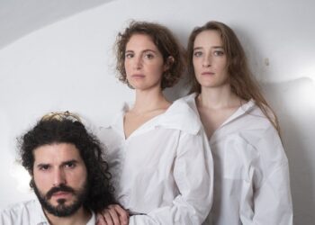 “Fear no more”: Simona Gonella porta in scena l’anima inquieta di Virginia Woolf