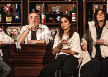 La caduta e l'ascesa dei sognatori: Silvio Orlando incanta in "Ciarlatani"