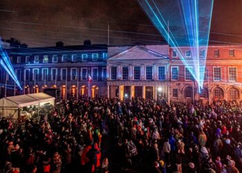 Dublino in festa: un viaggio tra folk, rock e fuochi sul mare