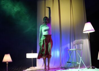 Odi et amo: l’adolescenza va in scena all’Elfo Puccini