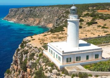 Formentera: viaggio tra mare e benessere