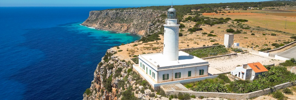 Formentera: viaggio tra mare e benessere