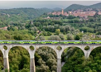 Trenord: 3,3 milioni di italiani hanno già scelto il treno per il turismo in Lombardia nel 2026