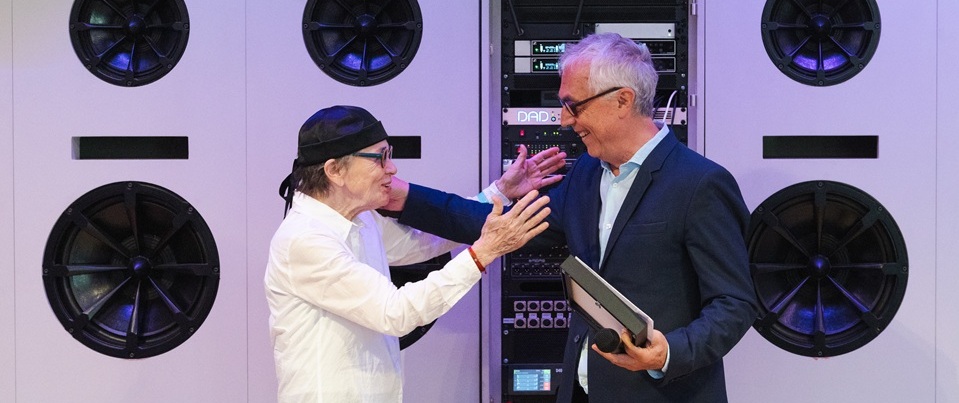 Laurie Anderson: trionfo e poesia in Triennale