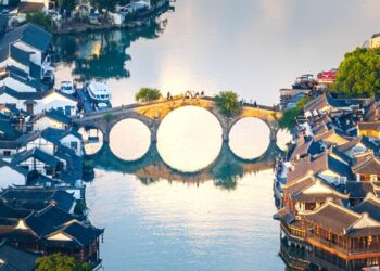 Shanghai svelata: tra design d’avanguardia e antiche città d’acqua