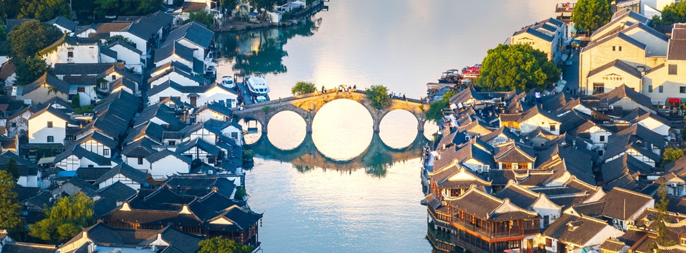 Shanghai svelata: tra design d’avanguardia e antiche città d’acqua