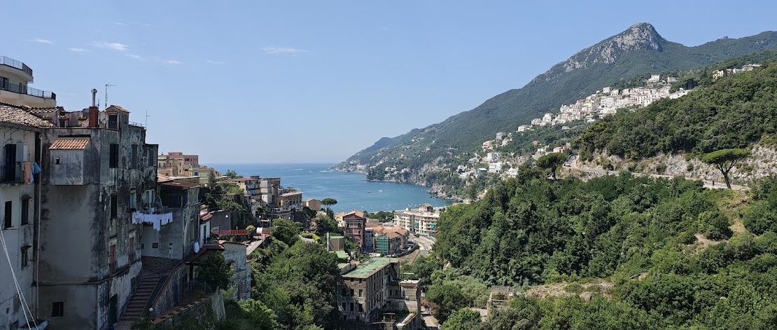 Campania Insolita: terra, maioliche e grandi vini