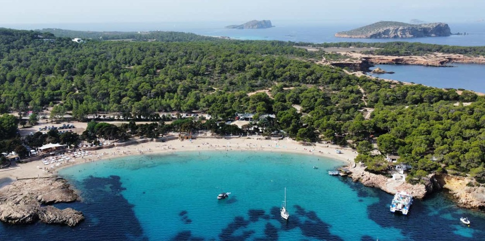 Tra cale limpide ed Es Vedrà: giro in barca a Ibiza con Civitatis