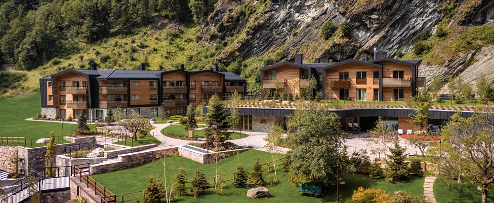 Cascata d'Otro, l'ospitalità alpina si evolve ad Alagna